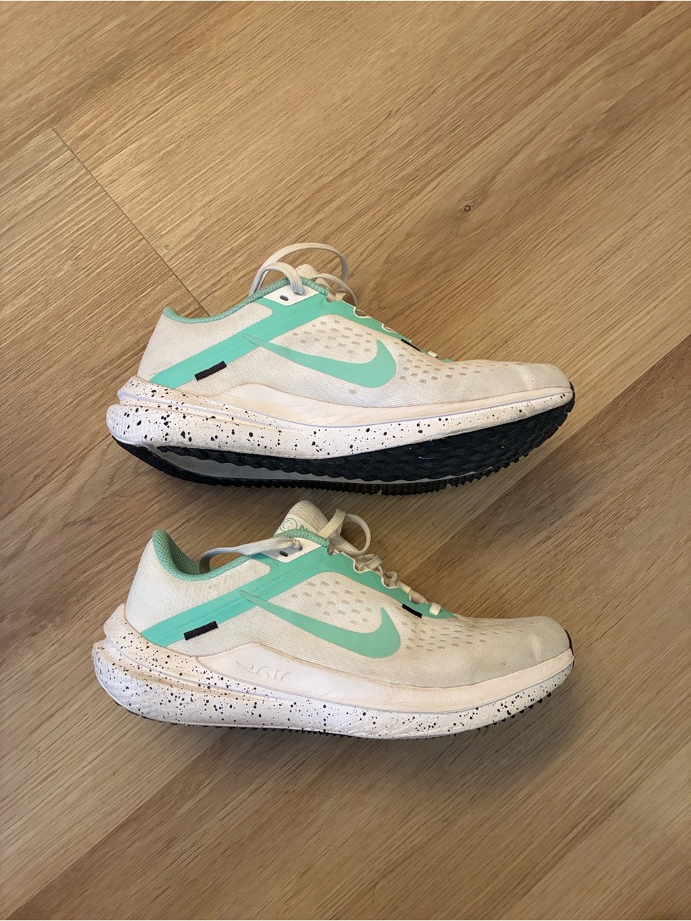 Nike Air Winflo 10 Women’s Running Shoes White/Emerald Rise Size 8